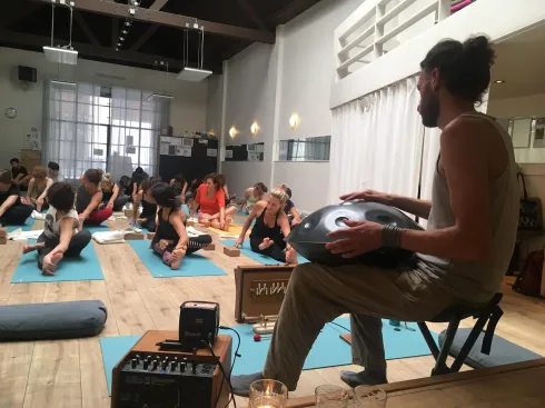 Vinyasa Yoga & Soundhealing met Diana en Pieter